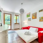 Guesthost - Bright With Garden Appartement