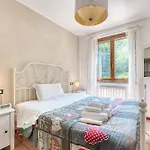 Guesthost - Bright With Garden Appartement *