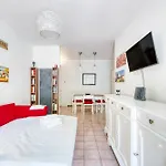 Guesthost - Bright With Garden Appartement