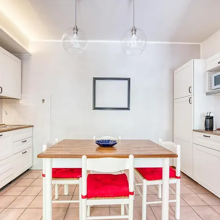 Guesthost - Bright With Garden Appartement *