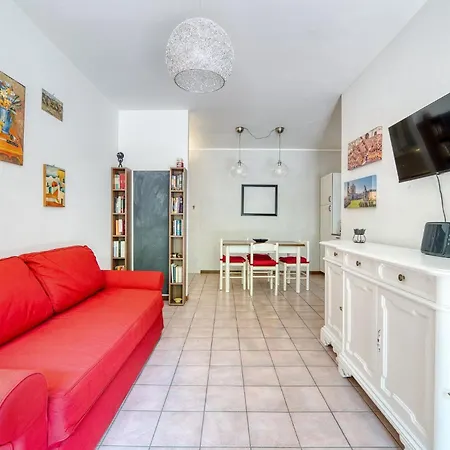 Guesthost - Bright With Garden *