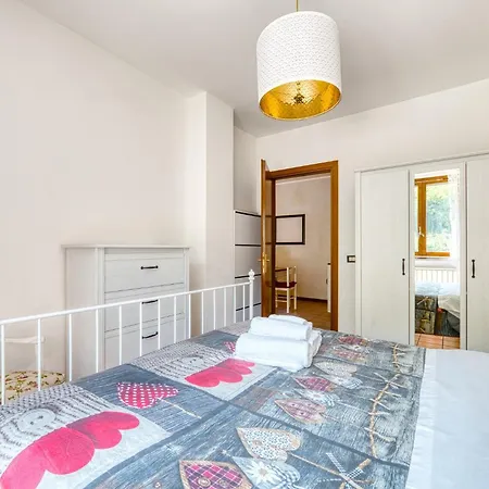 Guesthost - Bright With Garden Appartement