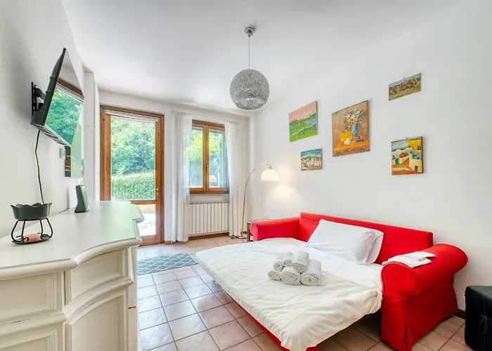 Guesthost - Bright With Garden Appartamento