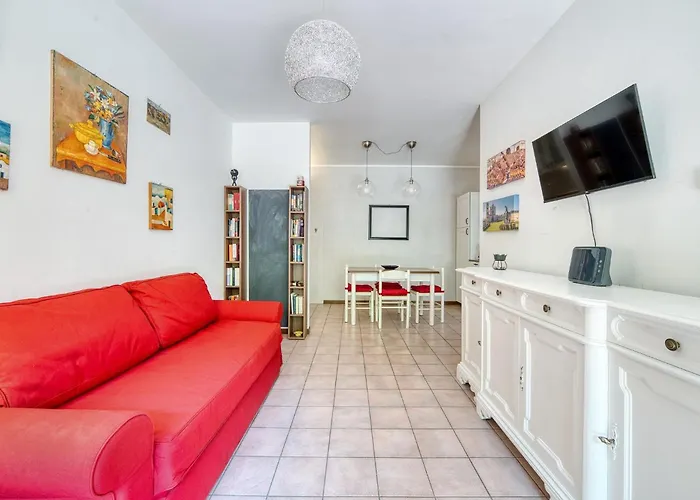 Guesthost - Bright With Garden *