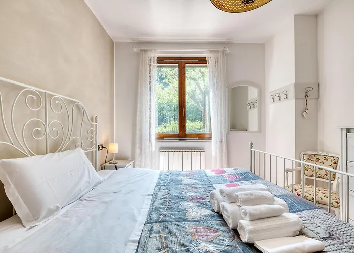 Guesthost - Bright With Garden Perugia