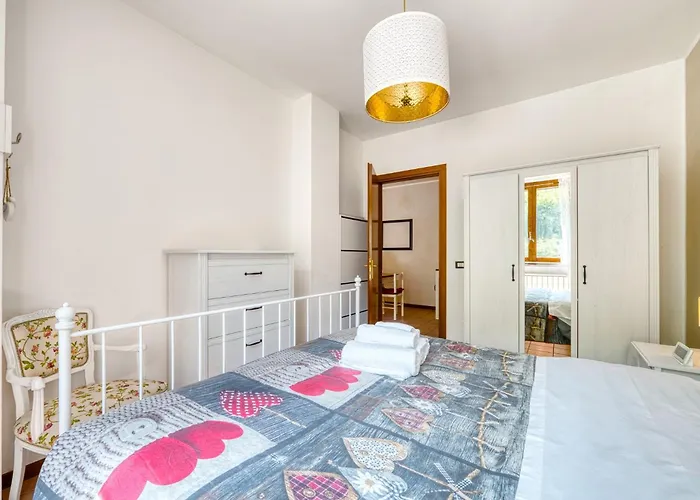 Guesthost - Bright With Garden Апартаменты