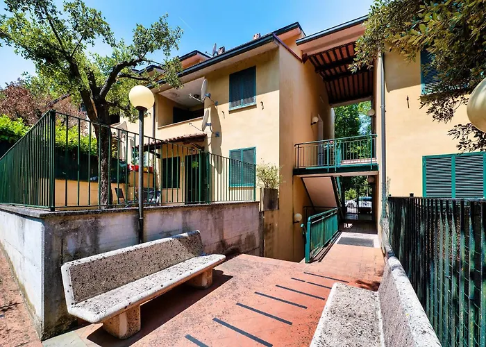 Guesthost - Bright With Garden *